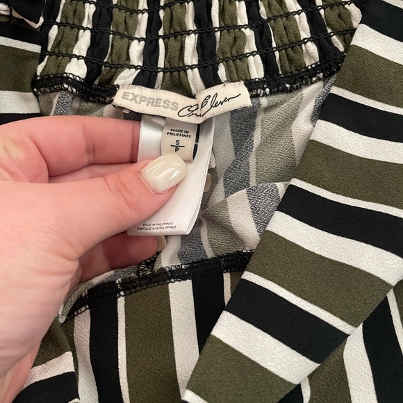 Express flowy pants. Size small with stretch waist band. - Picture 2 of 2